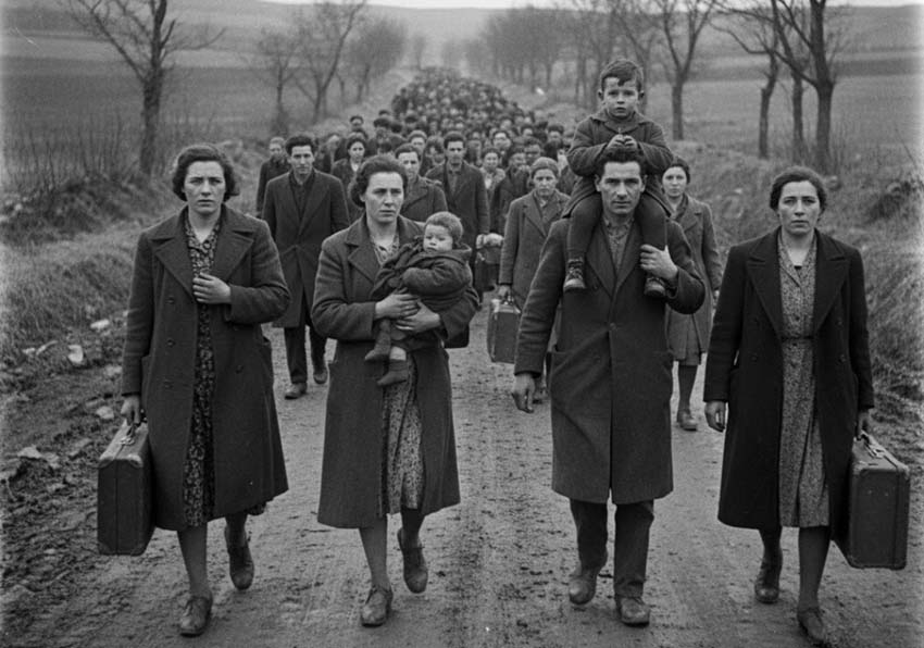 Foto de gente emigrando